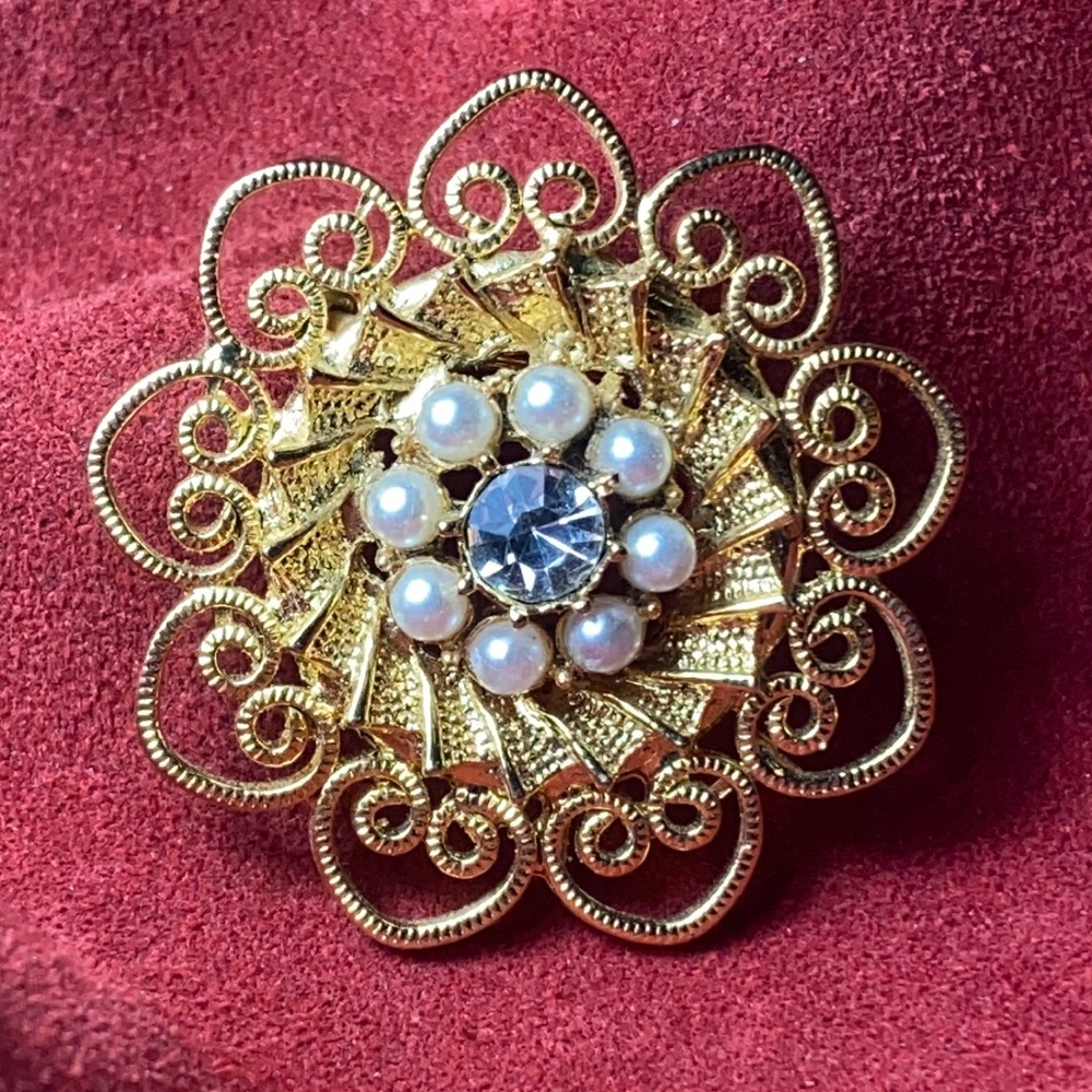 Vintage Gold Pin Brooch